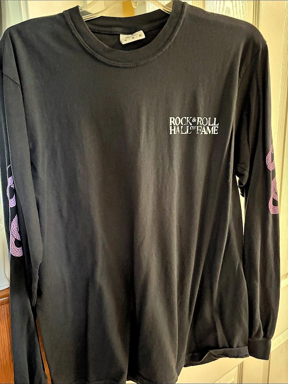 Rock & Roll Hall of Fame 1995 Long-Sleeve Graphic Tee Black & Pink